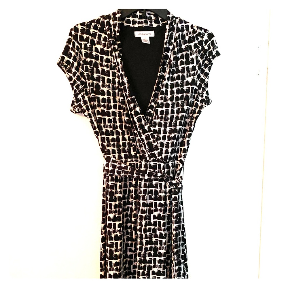 Short sleeve black/white dress